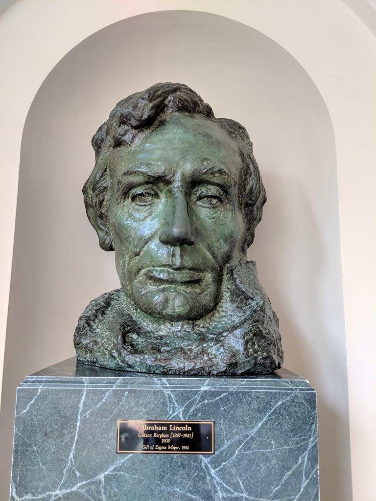 Lincoln bust at the White House visitors foyer