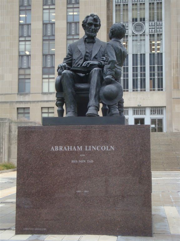 Lincoln statue at Kansas City City Hall